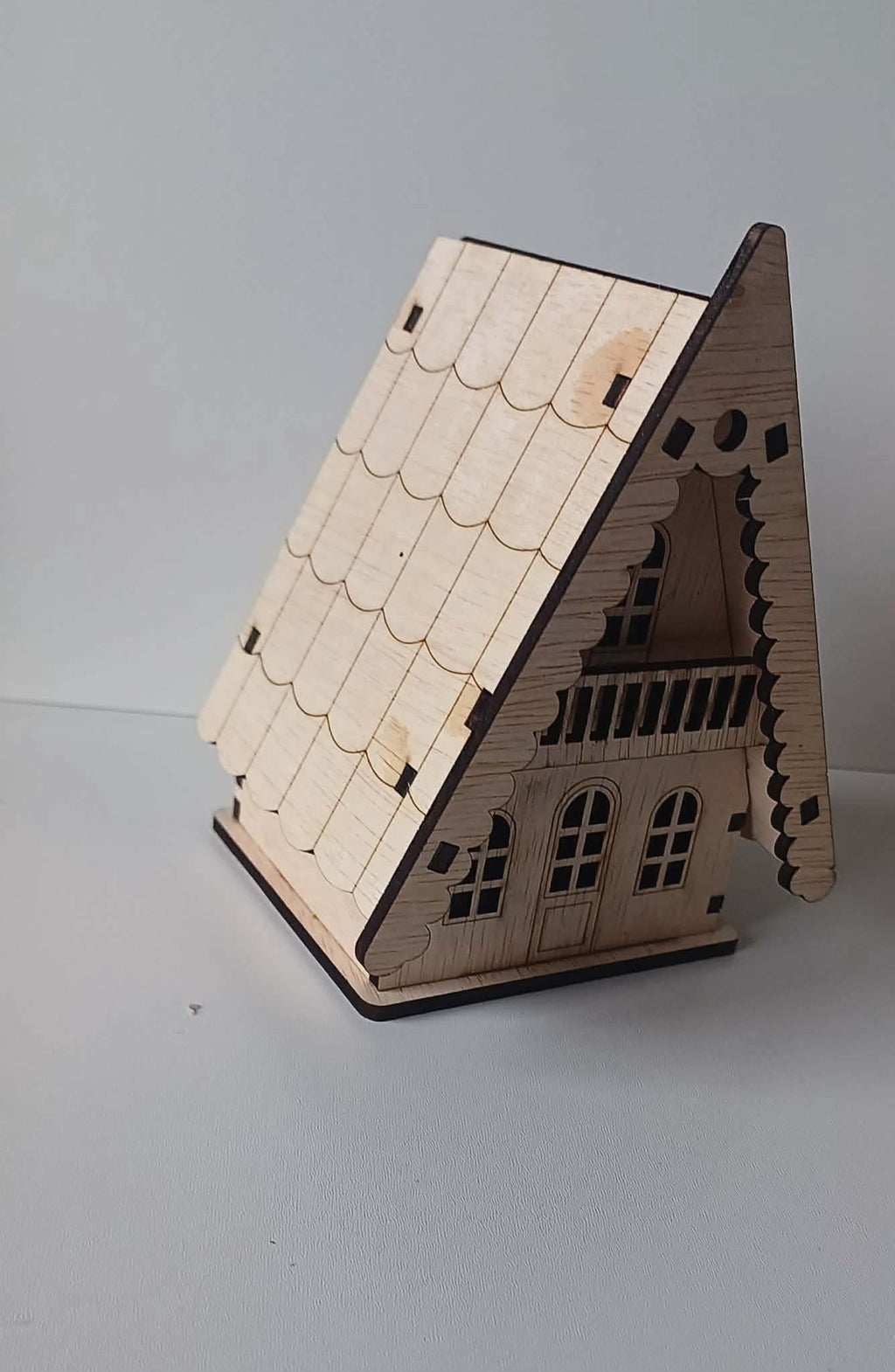 Căsuță Decorativă A-Frame din Lemn pentru Lumânare LED – Suport Luminos Rusti 14 cm